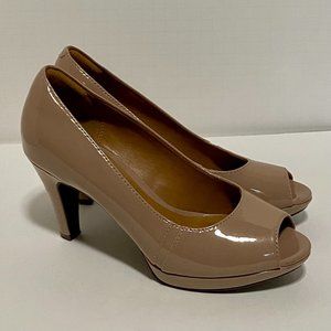 Clark’s Collection Soft Cushion Nude Peep Toe Pump